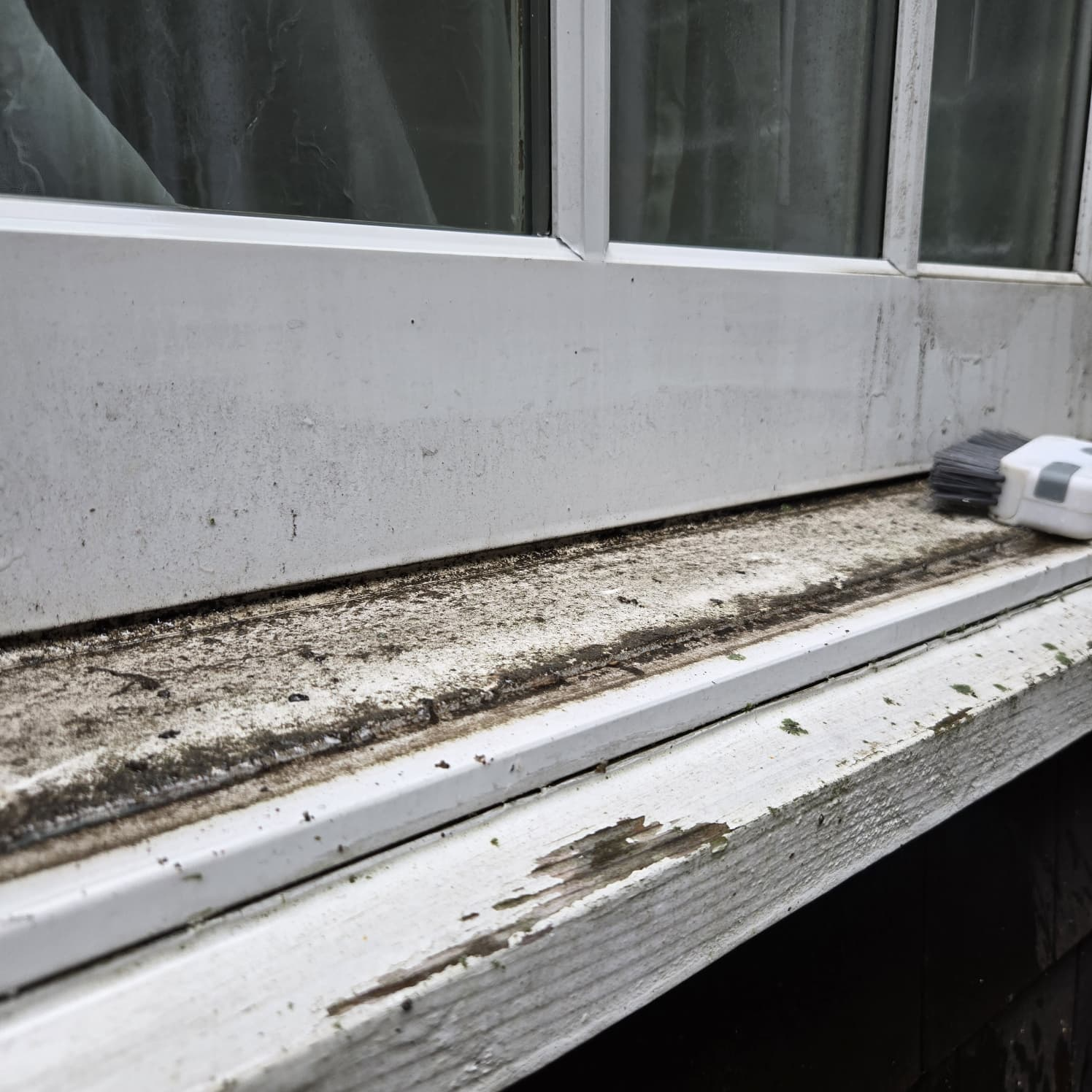 Window sill before cleaning